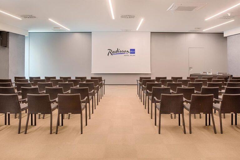 radisson-blu-milan-1lieu1salle-conferences.jpg