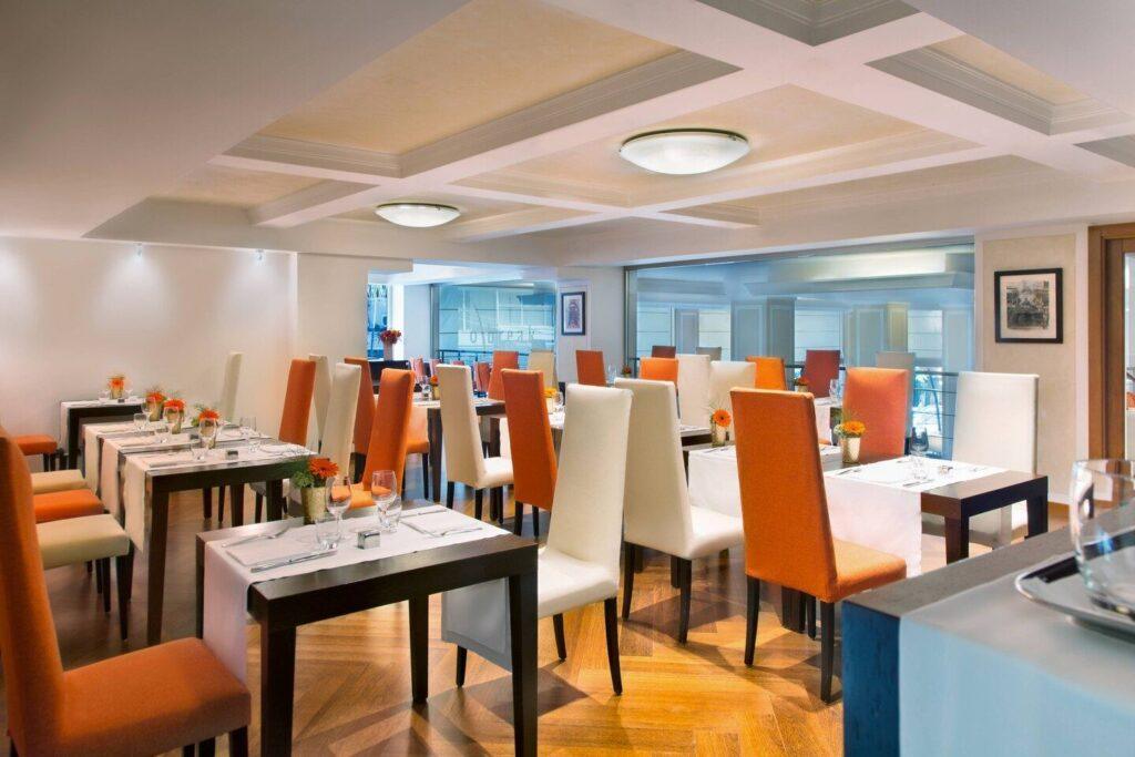 renaissance-naples-mediterraneo-1lieu1salle-meetings.jpg