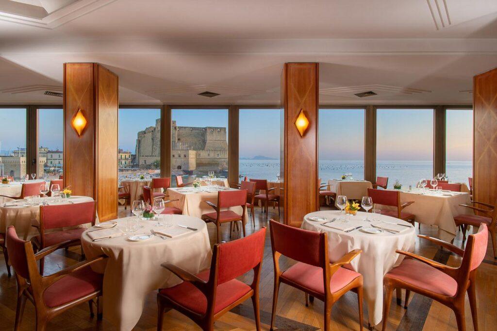 royal-continental-hotel-naples-1lieu1salle-evenement.jpg