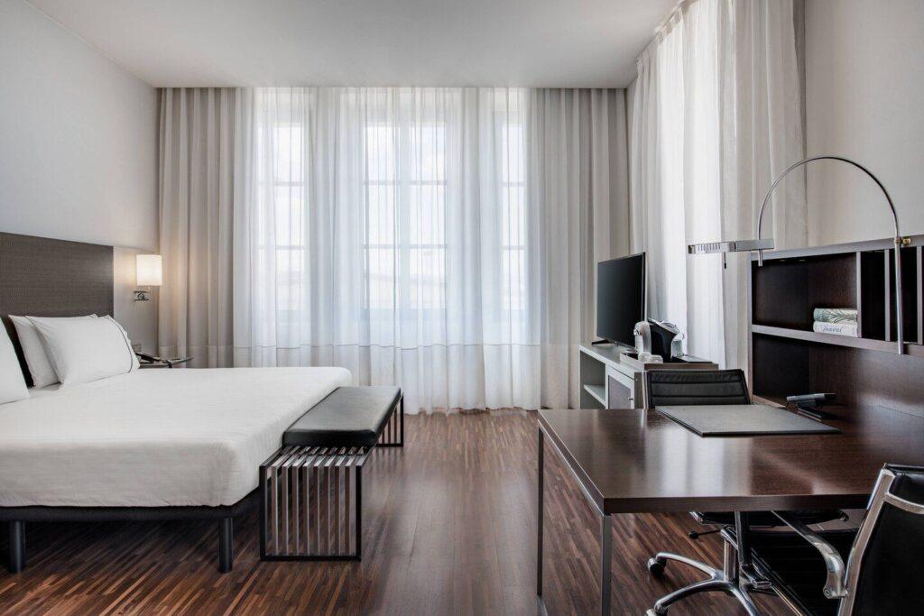 ac-hotel-torino-1lieu1salle-reunions.jpg