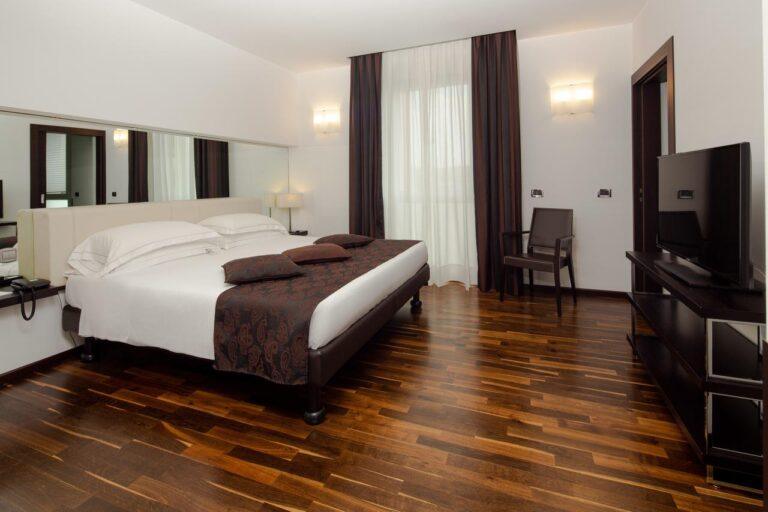 bw-hotel-biri-1lieu1salle-evenements.jpg