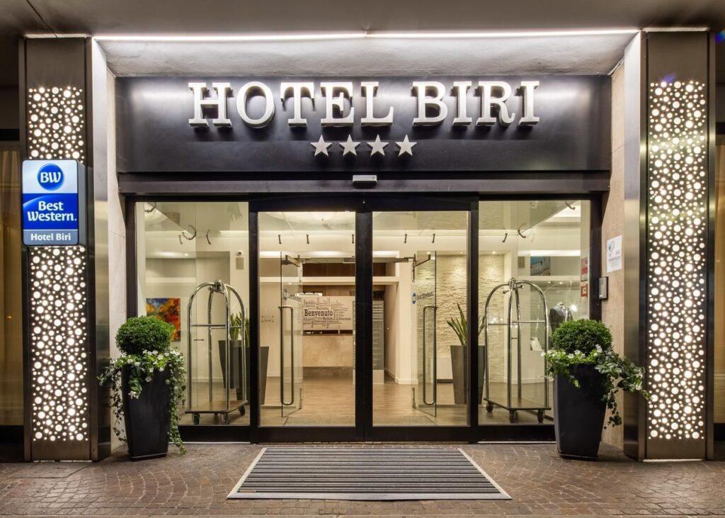 bw-hotel-biri-1lieu1salle-event.jpg