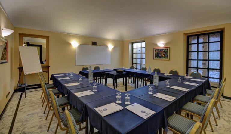 bw-hotel-genio-1lieu1salle-meeting.jpg