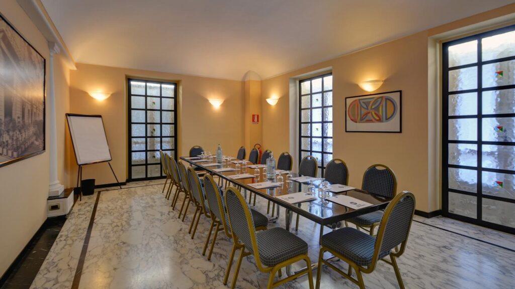 bw-hotel-genio-1lieu1salle-seminaires.jpg