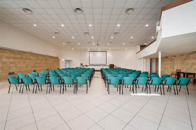 bw-la-baia-bari-1lieu1salle-meetings.jpg