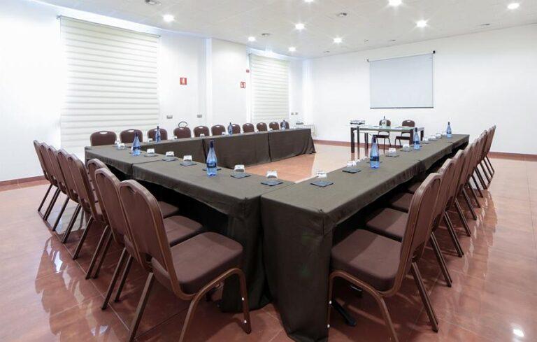 bw-leone-di-messapia-1lieu1salle-meetings.jpg