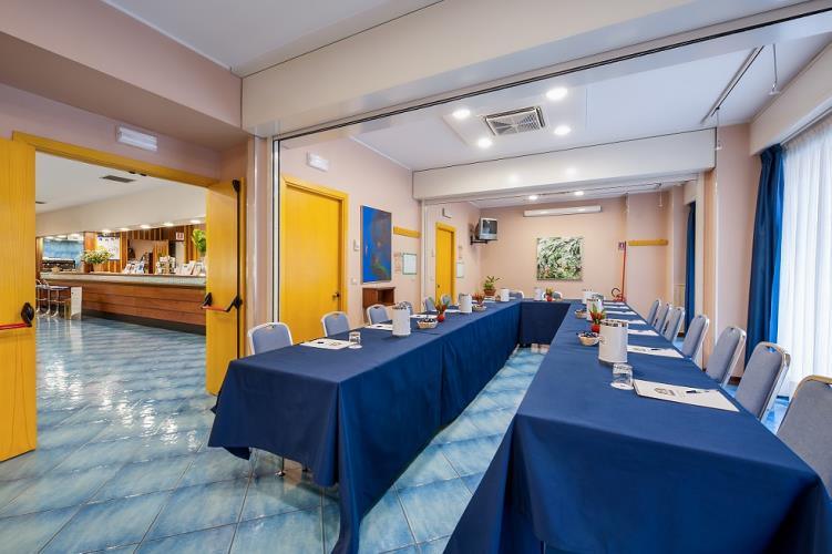 bw-mediterraneo-catania-1lieu1salle-meeting.jpg