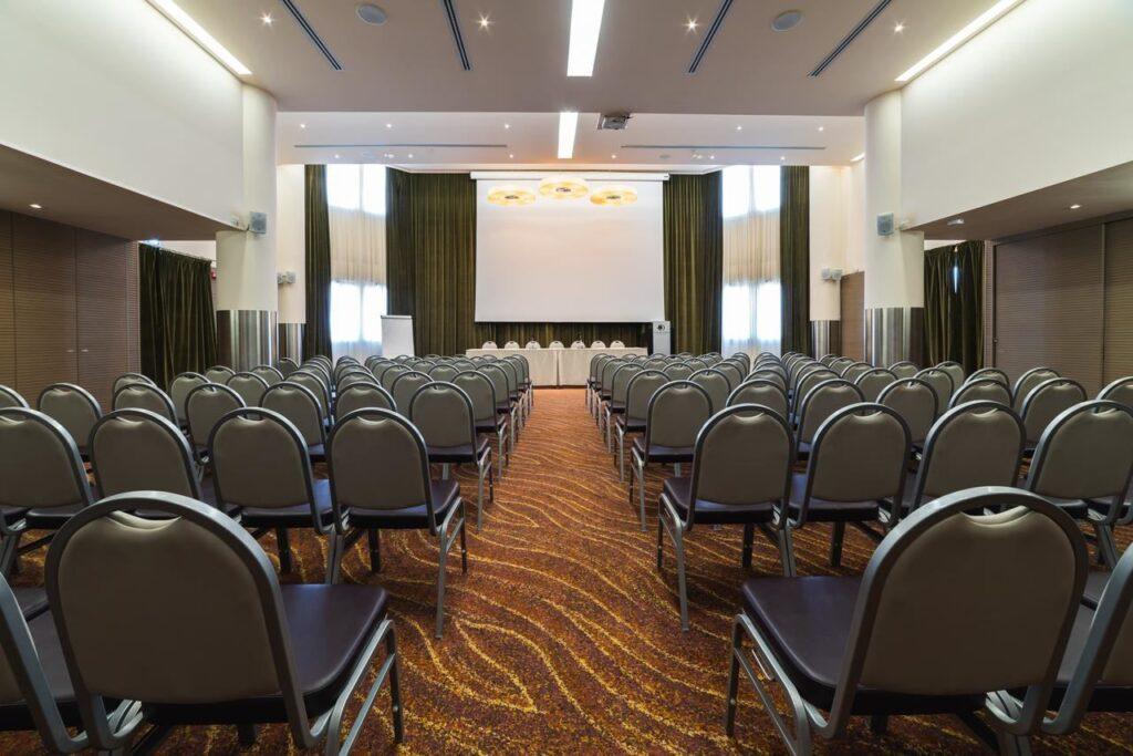 doubletree-hilton-olbia-1lieu1salle-conference.jpg