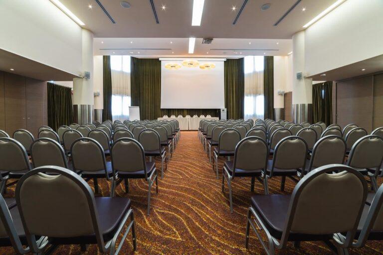 doubletree-hilton-olbia-1lieu1salle-conference.jpg