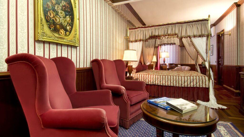 grand-hotel-dino-1lieu1salle-meetings.jpg