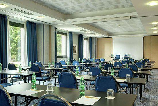 hilton-garden-inn-malpensa-1lieu1salle-meeting.jpg