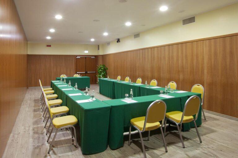 holiday-inn-cagliari-1lieu1salle-conferences.jpg