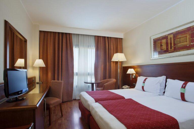 holiday-inn-cagliari-1lieu1salle-evenement.jpg