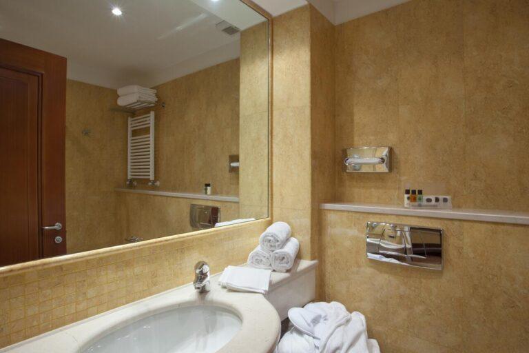 holiday-inn-cagliari-1lieu1salle-events.jpg