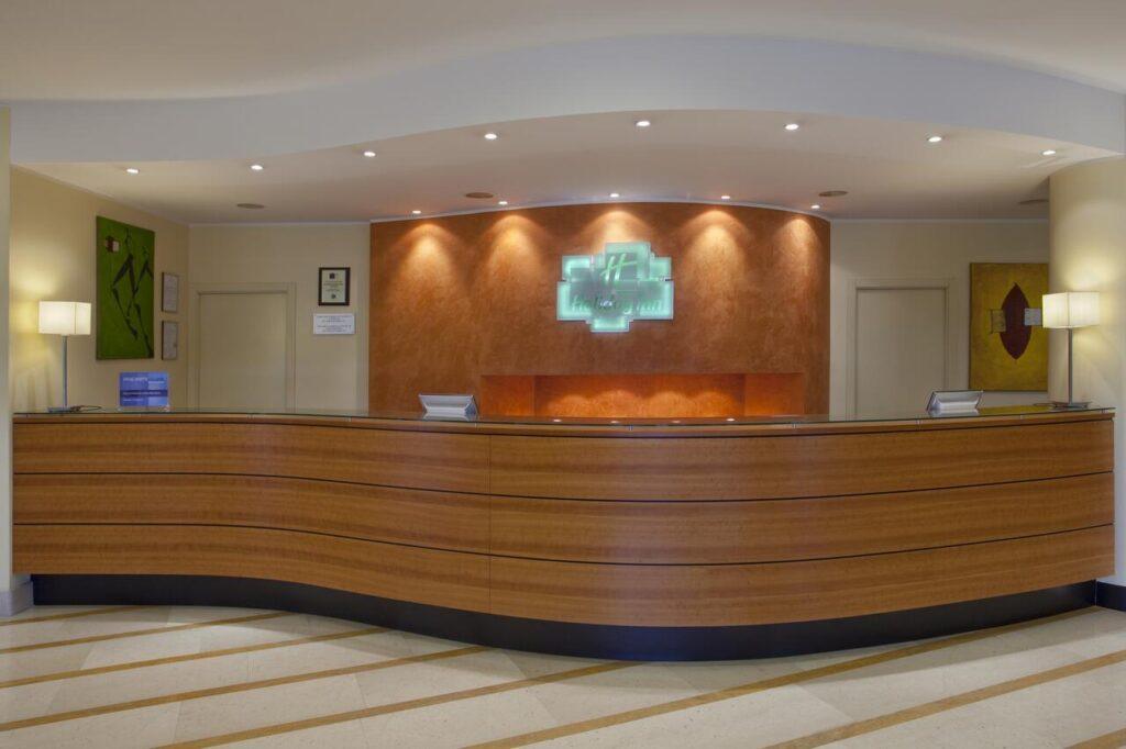 holiday-inn-cagliari-1lieu1salle-meeting.jpg