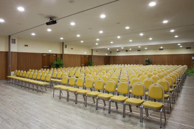 holiday-inn-cagliari-1lieu1salle-meetings.jpg