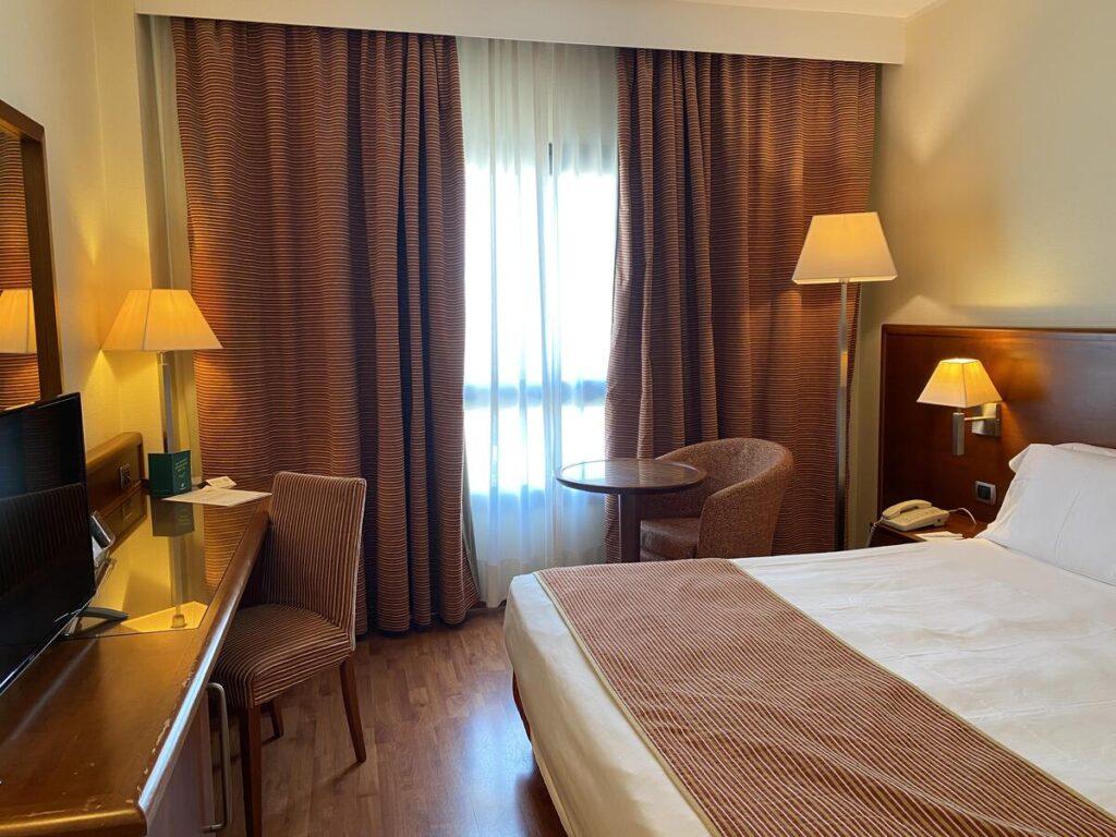 holiday-inn-cagliari-1lieu1salle-reunion.jpg