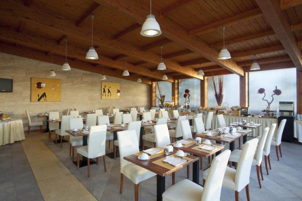 holiday-inn-cagliari-1lieu1salle-seminaire.jpg