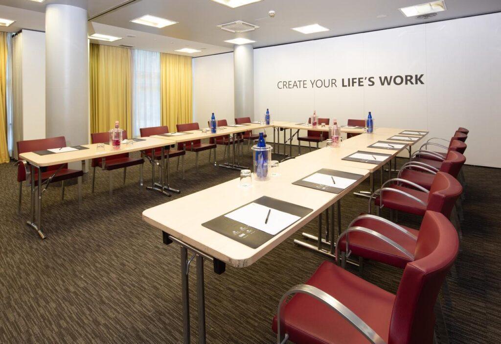 holiday-inn-turin-corso-francia-1lieu1salle-conferences.jpg
