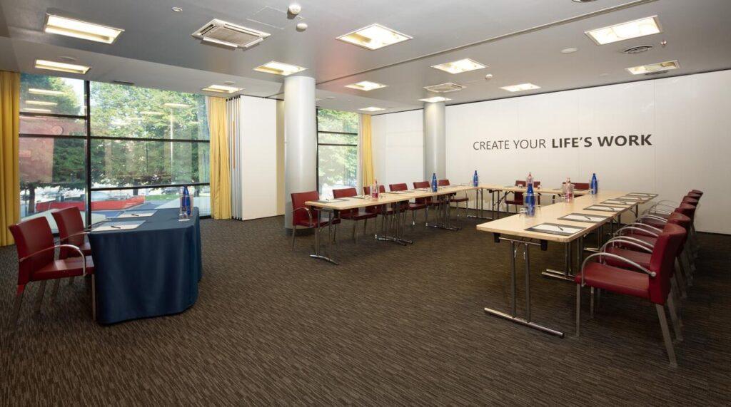 holiday-inn-turin-corso-francia-1lieu1salle-evenements.jpg
