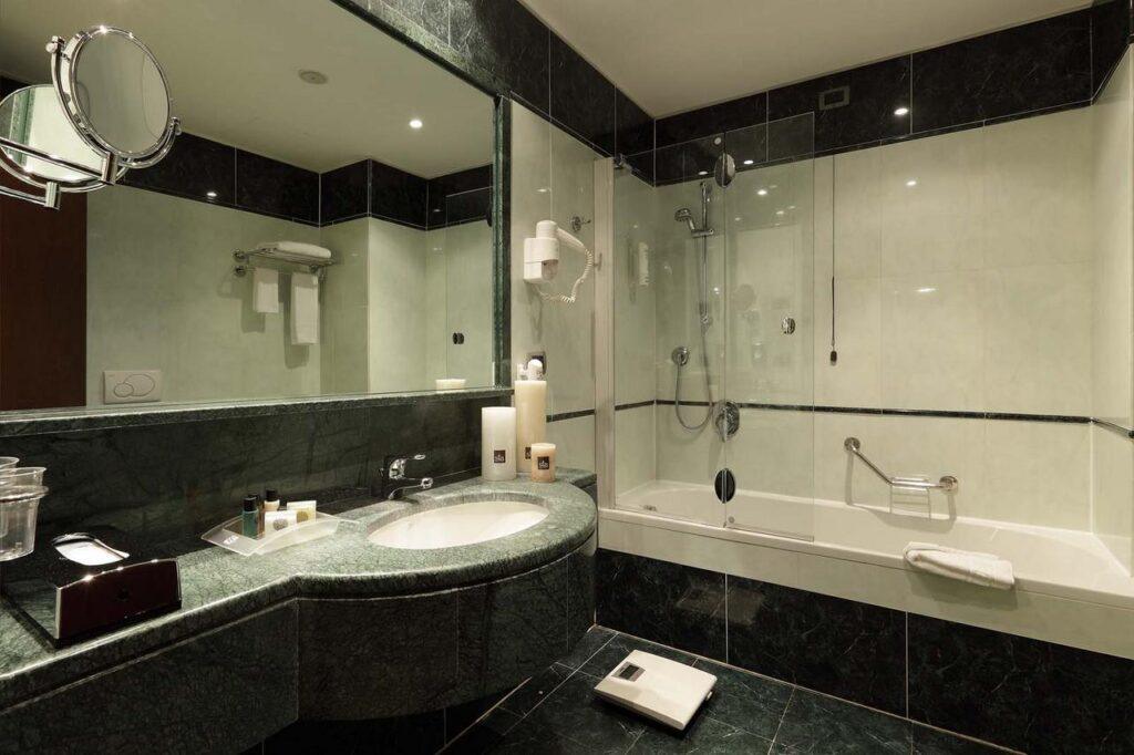 holiday-inn-turin-corso-francia-1lieu1salle-reunions.jpg