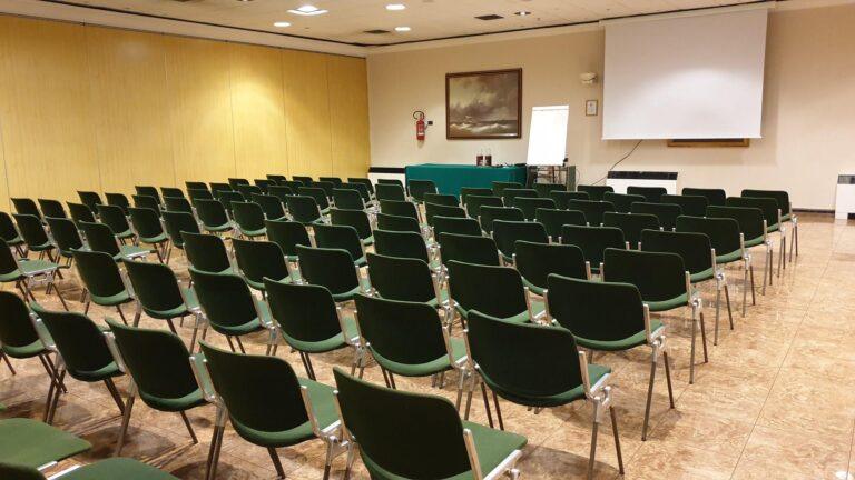 hotel-royal-torino-1lieu1salle-conference.jpg