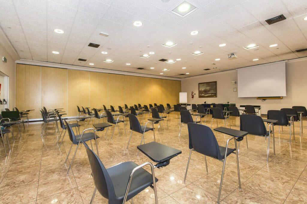 hotel-royal-torino-1lieu1salle-reunion.jpg