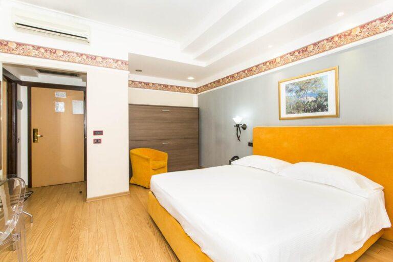 hotel-royal-torino-1lieu1salle-seminaire.jpg