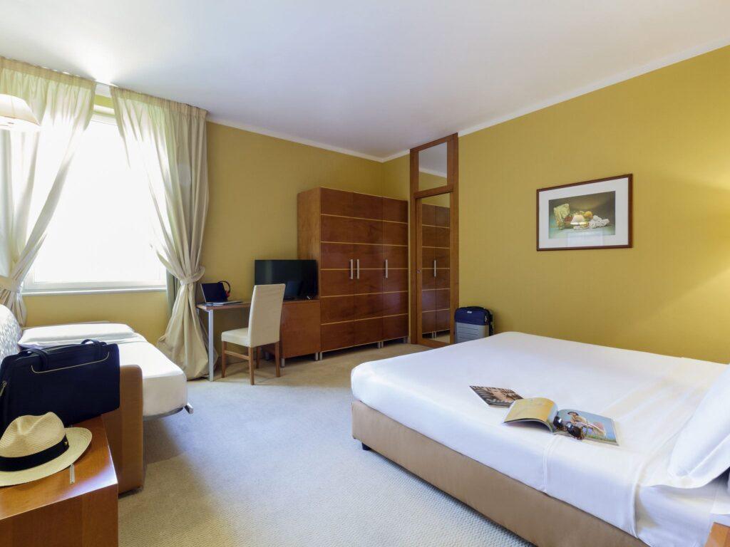 triple bedroom