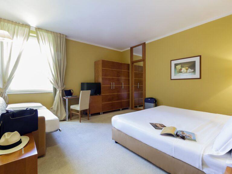 triple bedroom