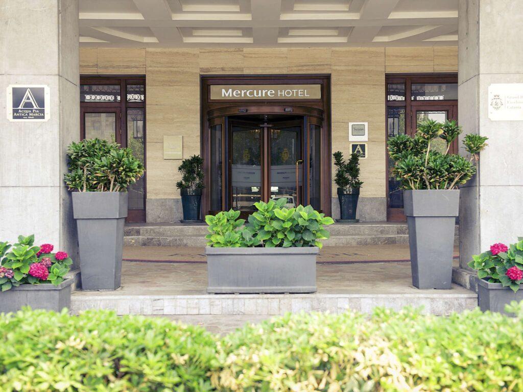 https://www.accorhotels.com/9801