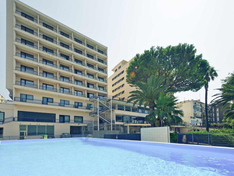 https://all.accor.com/7504