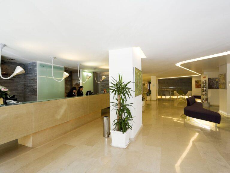 https://www.accorhotels.com/5932