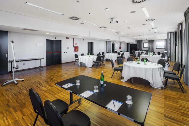 nh-milano-fiera-1lieu1salle-conference.jpg