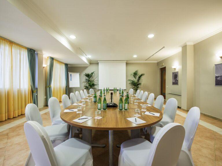 https://www.accorhotels.com/3040