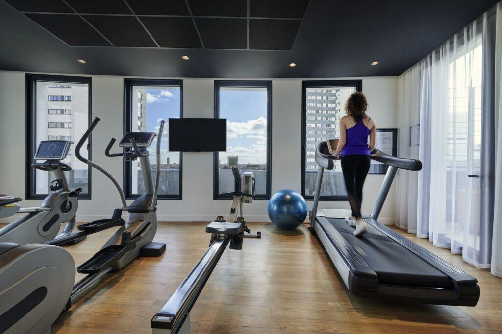 Salle_de_fitness-scaled-1.jpg