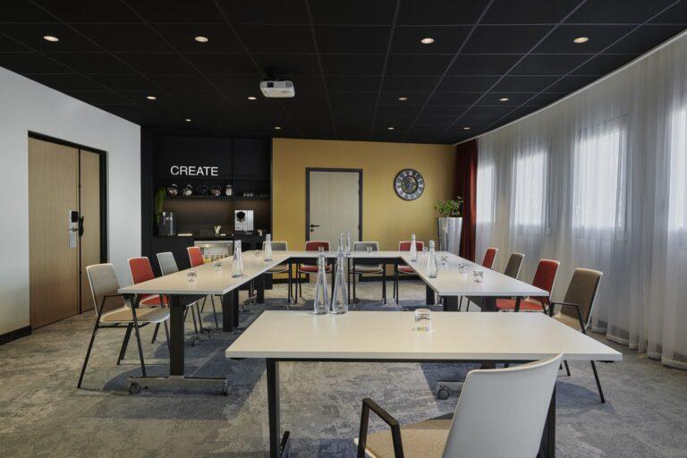 Salle_de_reunion-scaled-1.jpg