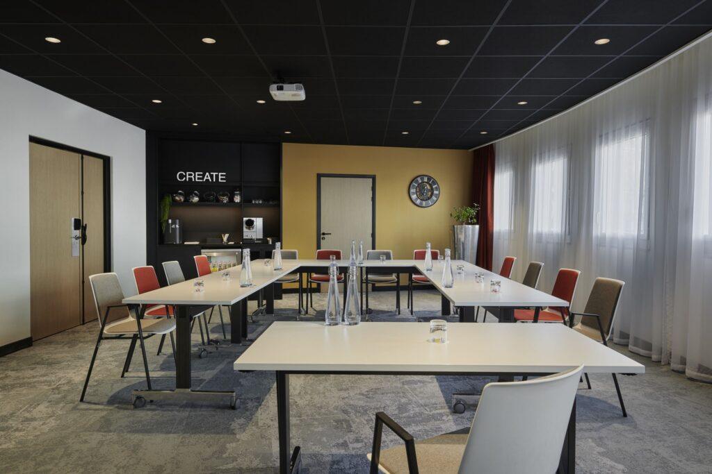 Salle_de_reunion-scaled-1.jpg