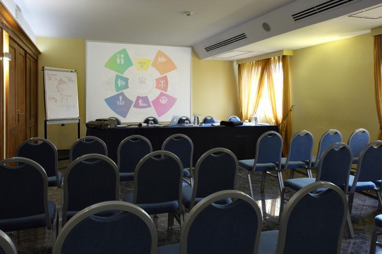 bw-grand-hotel-guinigi-1lieu1salle-congres.jpg