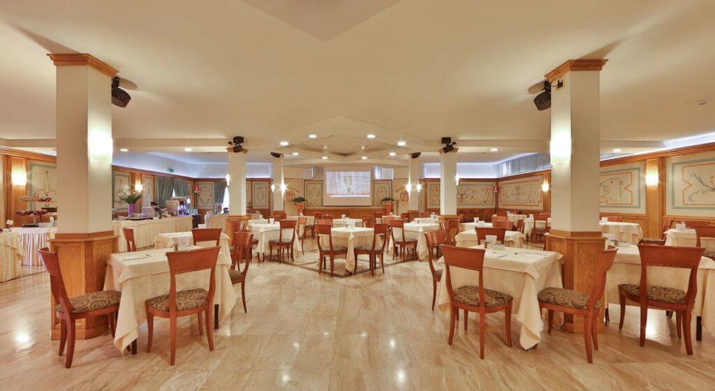 bw-grand-hotel-guinigi-1lieu1salle-seminaire.jpg