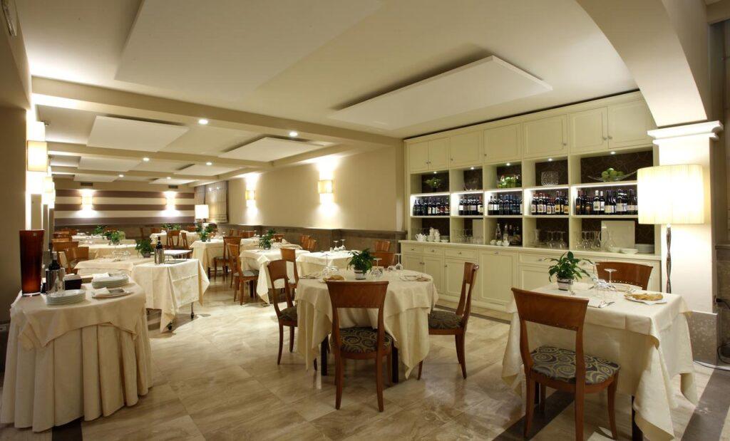 bw-grand-hotel-guinigi-1lieu1salle-seminaires.jpg