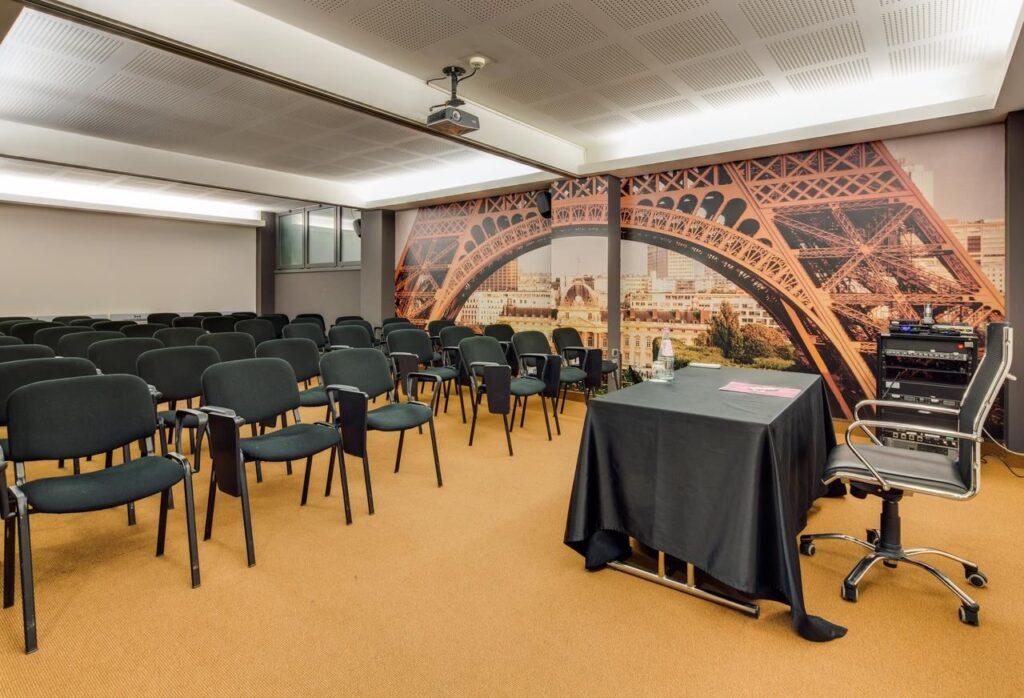 bw-plus-expo-villafranca-1lieu1salle-seminaire.jpg
