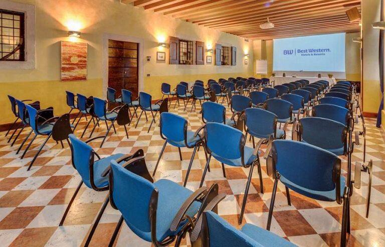 bw-plus-villa-tacchi-1lieu1salle-meetings.jpg