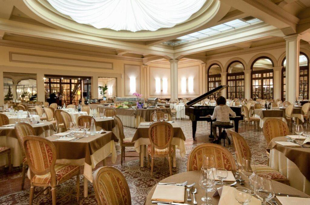 bw-premier-grand-hotel-royal-1lieu1salle-conferences.jpg