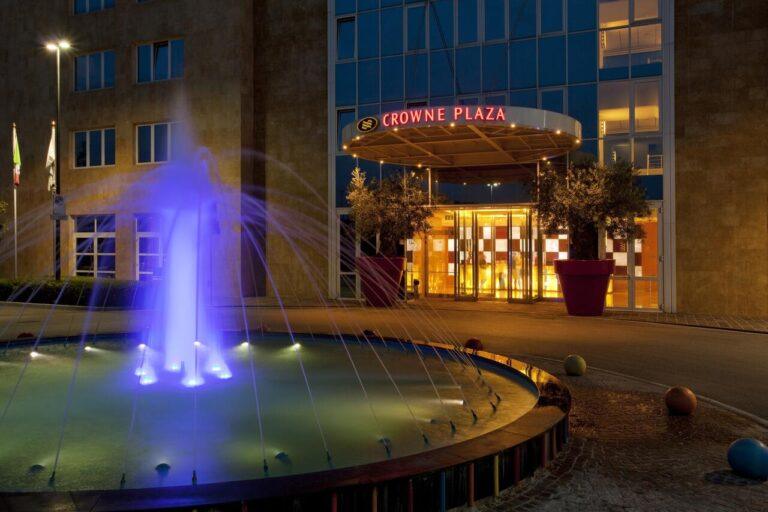 crowne-plaza-pavoda-1lieu1salle-event.jpg