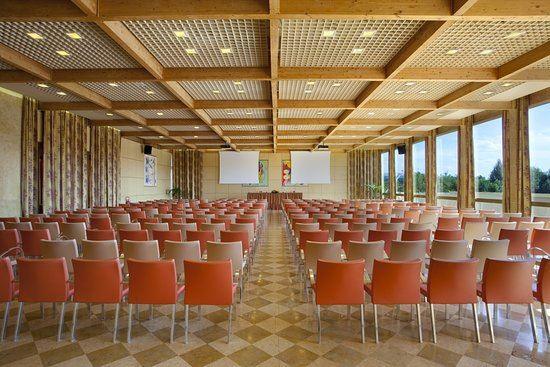 crowne-plaza-pavoda-1lieu1salle-meeting.jpg