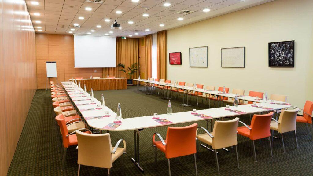 crowne-plaza-pavoda-1lieu1salle-meetings.jpg