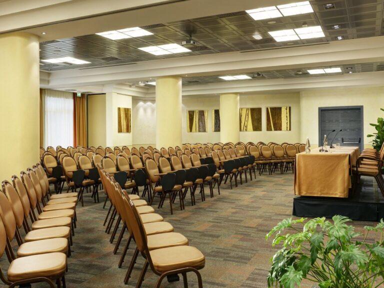 fh55-grand-hotel-mediterraneo-1lieu1salle-conference.jpg