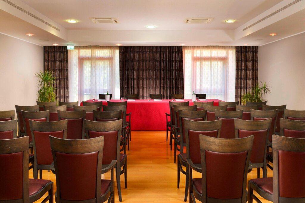 four-points-sheraton-siena-1lieu1salle-conferences.jpg