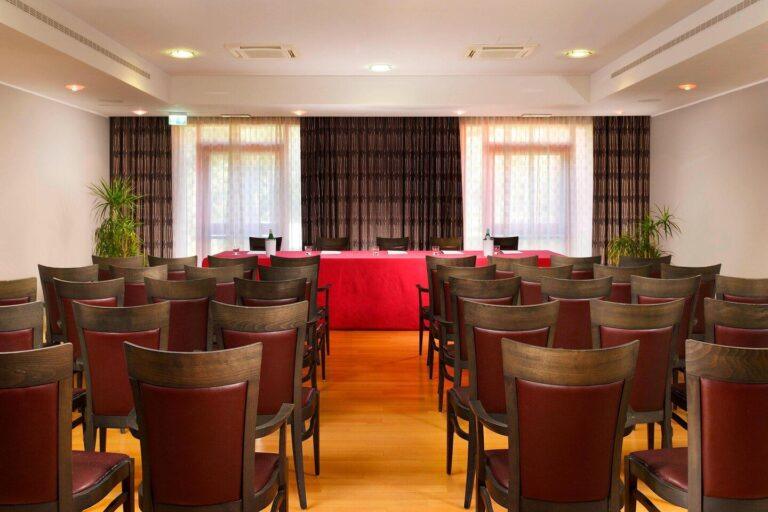 four-points-sheraton-siena-1lieu1salle-conferences.jpg